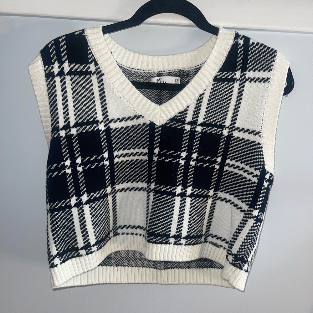 NEW HOLLISTER SWEATER VEST - never worn